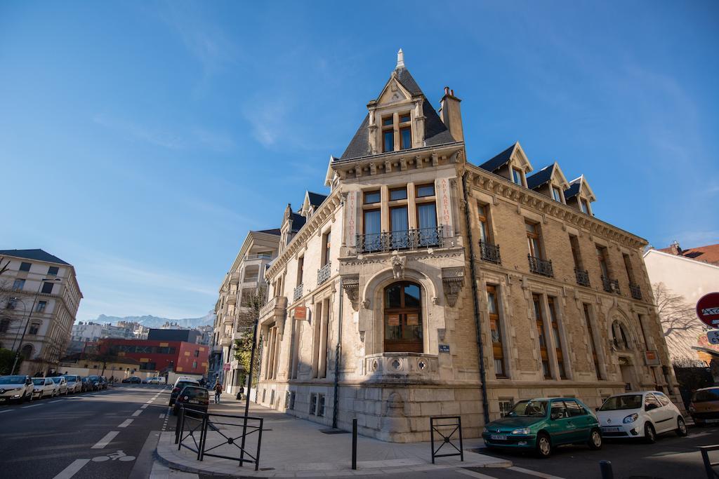 Privilodges Chateau Perrin Grenoble Exterior photo