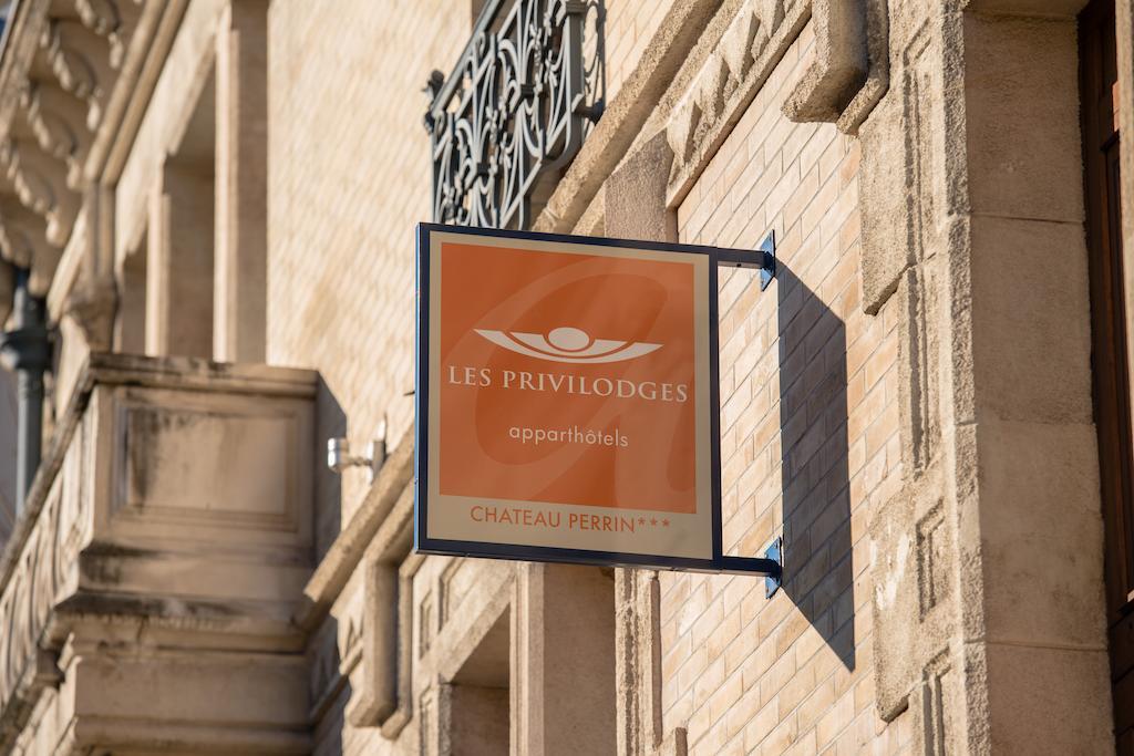 Privilodges Chateau Perrin Grenoble Exterior photo