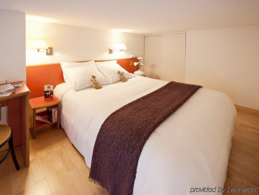 Privilodges Chateau Perrin Grenoble Room photo